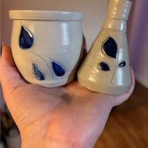 Williamsburg pottery Ceramic Vase and Pot Set with Blue Leaf Design